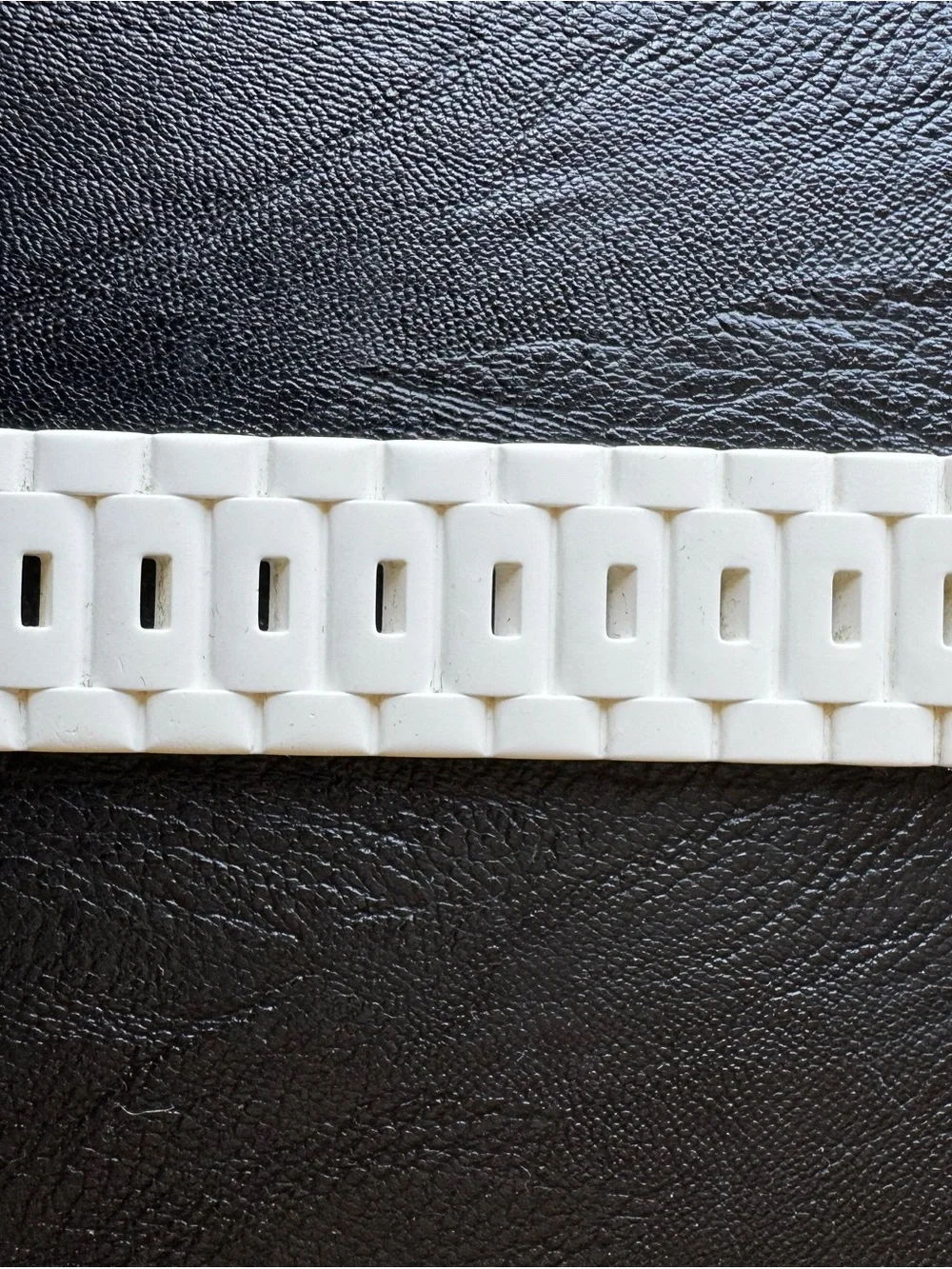 Nixon White Rubber Player modern minimalist good condition 40mm analog